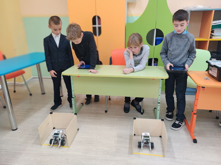 Мастер-классы в начальной школе по сборке роботов.